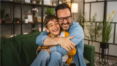 ليس الغياب فقط.. كيف يؤثر الأب البارد عاطفيًا في شخصية أطفاله؟