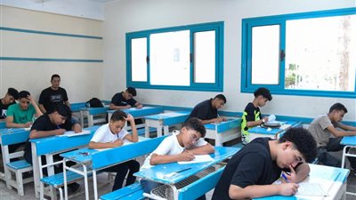 وسط أجواء من الارتياح.. «عربي الإعدادية» يرسم البسمة على وجوه طلاب الإسكندرية