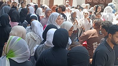 سعادة بين طلاب الإعدادية بالفيوم بعد أداء امتحان اللغة الإنجليزية