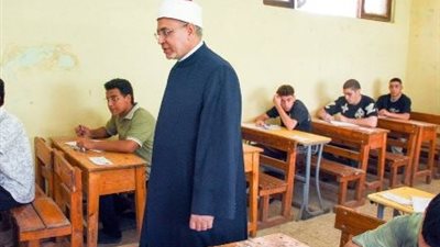 رئيس جامعة الأزهر يتفقد لجان الثانوية بمدينة نصر ويؤكد انتظام الامتحانات