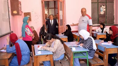 طلاب الشهادة الإعدادية بالدقهلية يؤدون امتحان اللغة الإنجليزية في 599 لجنة
