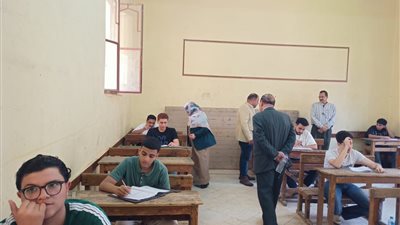 130 ألفًا و442 طالبًا يؤدون امتحان العلوم بالإعدادية بالدقهلية داخل 599 لجنة