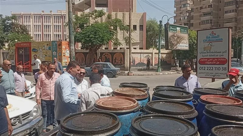 سيارة محملة بزيوت