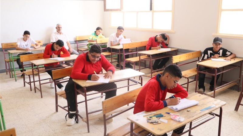 طلاب الشهادة الإعدادية
