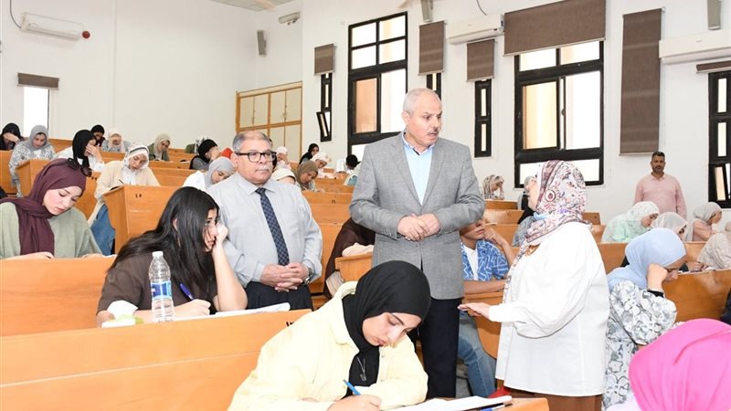 جولة رئيس الجامعة
