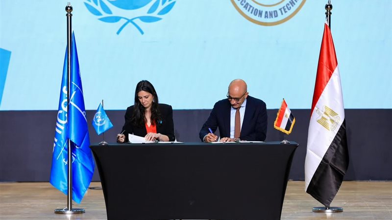 جانب من الحدث 