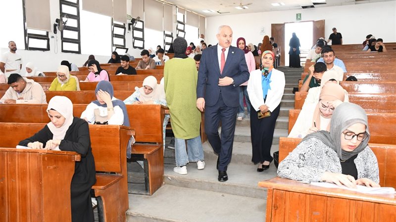 جولة رئيس الجامعة