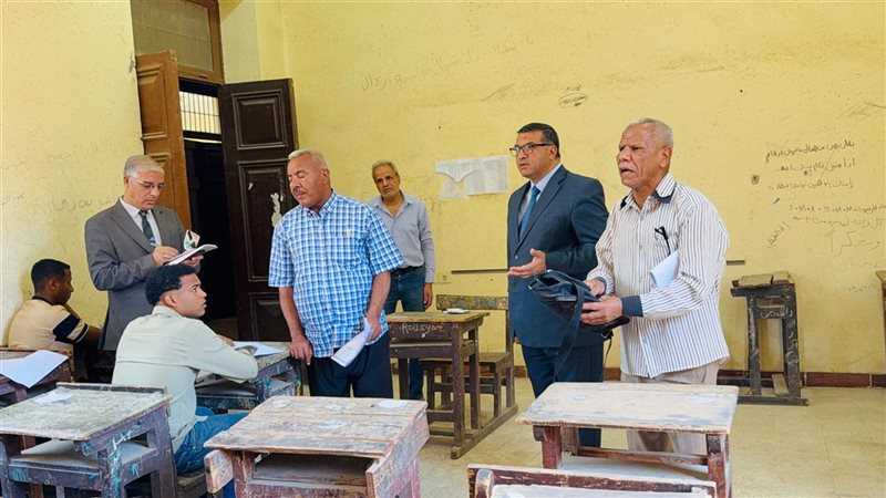 إحالة 4 ملاحظين ومراقب