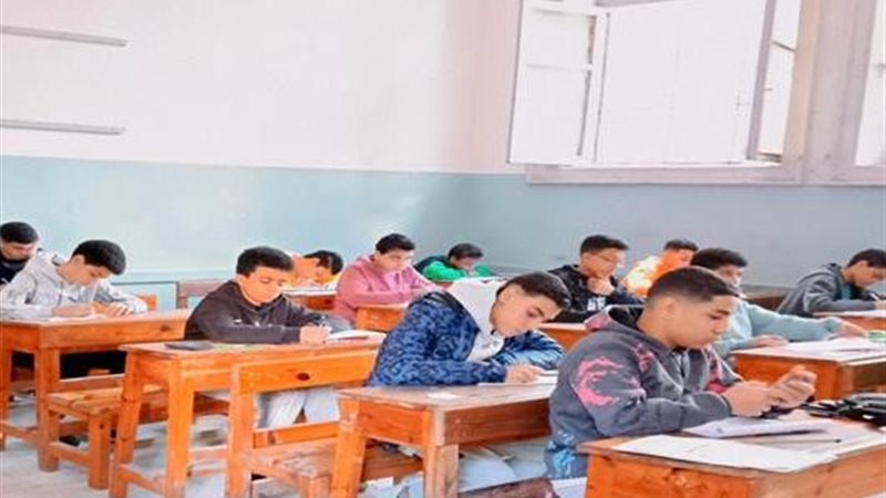 طلاب الشهادة الإعدادية