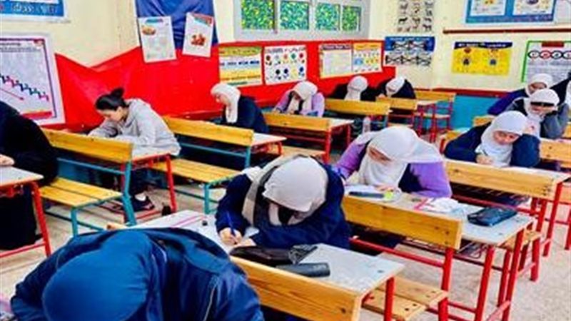 طلاب الشهادة الإعدادية
