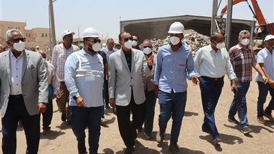 مورد اقتصادي.. محافظ سوهاج يتابع مشروعًا عملاقًا لتغيير خريطة المخلفات بدار السلام