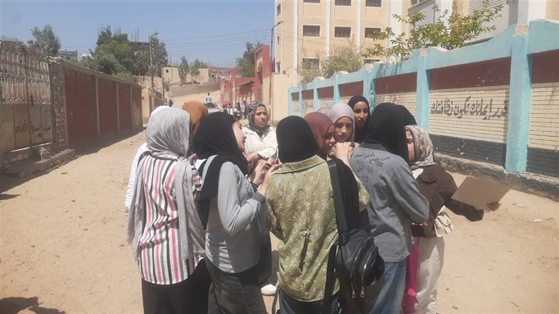 طلاب الشهادة الإعدادية