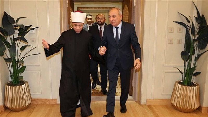 وزير الأوقاف يستقبل