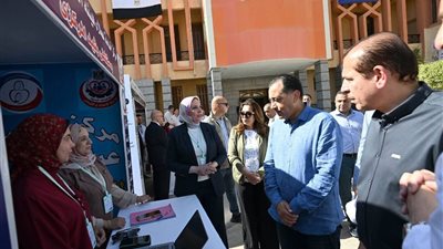 رئيس الوزراء يتفقد مستشفى رشيد المركزي خلال جولته بمحافظة البحيرة 