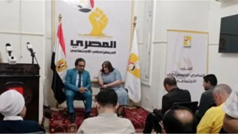 خلال المؤتمر 