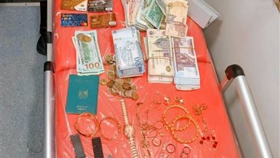 بين دولارات ومشغولات ذهبية.. الإسعاف يسلم أمانات مصابي حادث المنيا لأسرهم