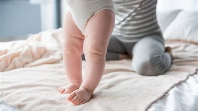 لين العظام عند الأطفال.. أعراض خفية قد تكشفها الأم