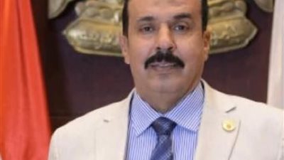 بعد مسيرة حافلة بالعطاء.. رئيس جامعة قناة السويس يُثمن جهود الدكتور ماجد العزازي 