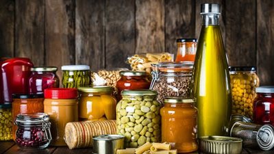 أطعمة خارقة في التخزين.. 8 مواد غذائية لا تنتهي صلاحيتها بسهولة