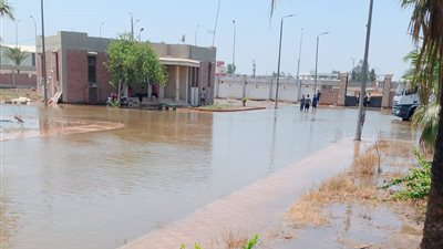 انفجار خط مياه رئيسي بطريق بلبيس – العاشر من رمضان