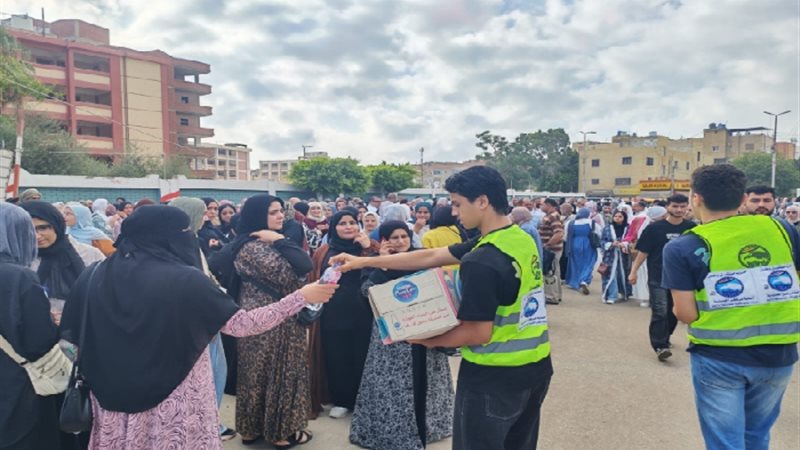 توزيع زجاجات مياه