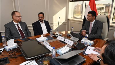 وزير الصناعة يبحث مع جوتن مصر للدهانات خططها التوسعية وتعميق التصنيع المحلي