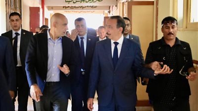 وزير التعليم ومحافظ سوهاج يتفقدان مدرسة الروافع الإعدادية الثانوية المشتركة