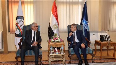 الفريق أسامة ربيع يستقبل النائب العام بأكاديمية التدريب البحري