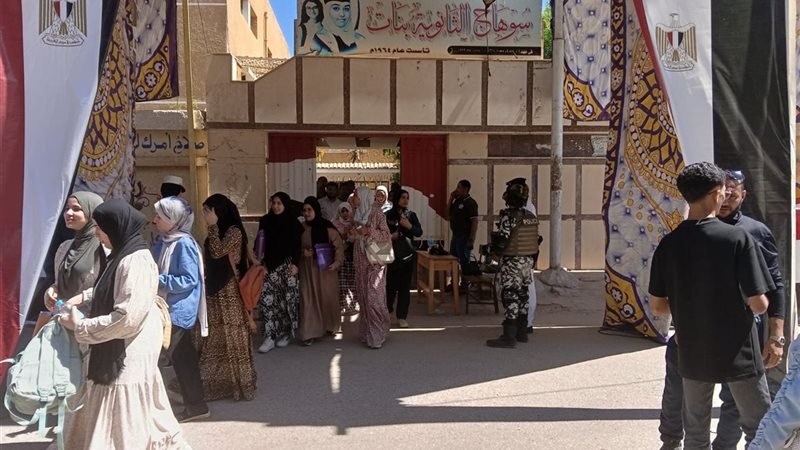 لحظة خروج طلاب الثانوية