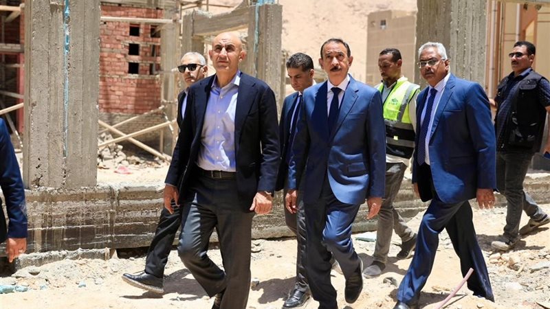 وزير التعليم ومحافظ