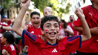 حب مصر يبدأ من المدرجات..المنتخب يوحد القلوب ويغرس الانتماء في نفوس الأبناء