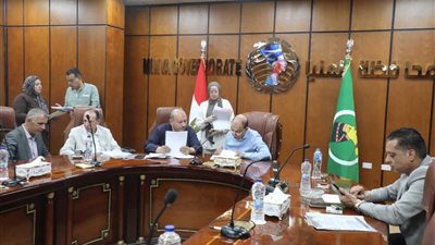 محافظ المنيا يلتقي نواب وشيوخ شمال المحافظة لمناقشة مطالب المواطنين
