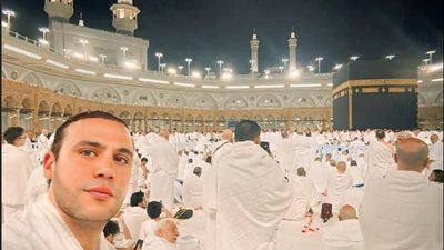 بعد نجاح صقر وكناريا.. محمد إمام يؤدى مناسك العمرة