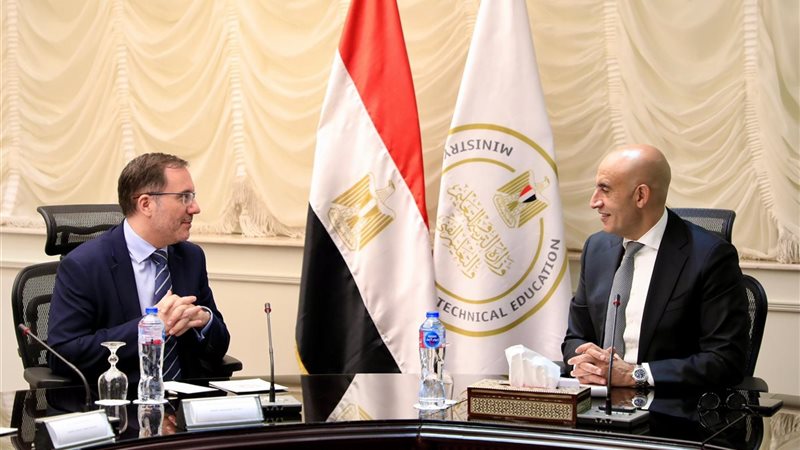 وزير التعليم يستقبل سفير المملكة المتحدة بالقاهرة 