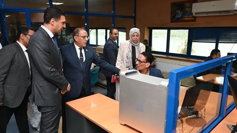 جانب من جولة وزير