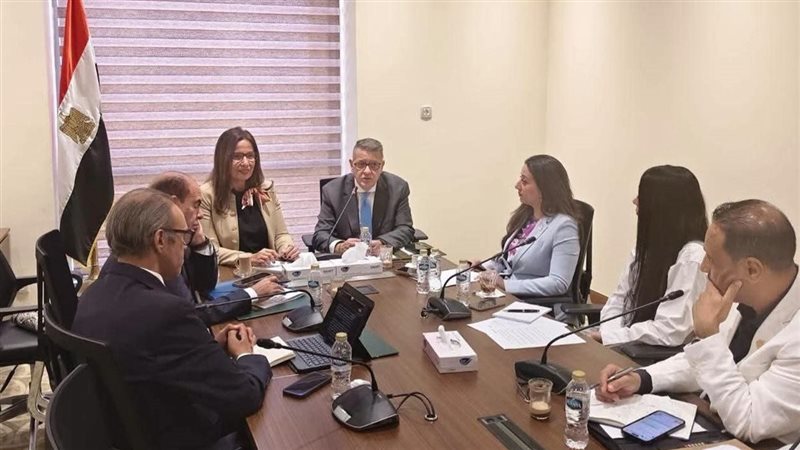 وزيرة الثقافة خلال