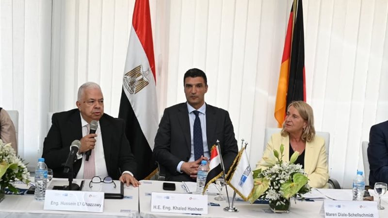جانب من الجلسة النقاشية