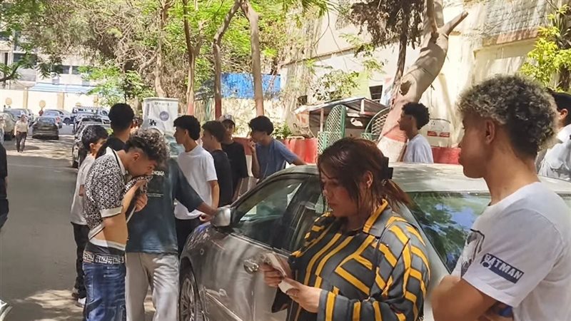 طلاب الشهادة الإعدادية