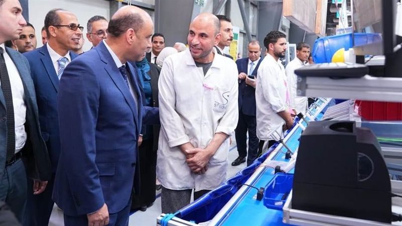 وزير العمل يتفقد