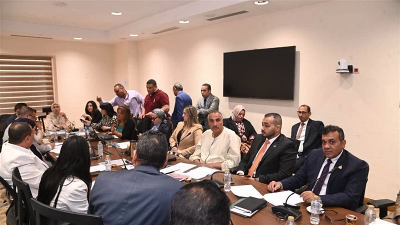 خلال الاجتماع