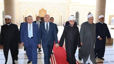 وزير الأوقاف ووكيل الأزهر ونقيب الأشراف يؤدون صلاة الجمعة بمسجد مصر الكبير.. وسط دعوات لحفظ مصر واستقرارها