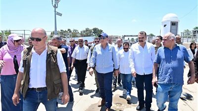 وزير الري يتفقد قناطر إدفينا على فرع رشيد لمتابعة كفاءة التشغيل