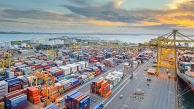 النقل واللوجستيات يقودان خطة مصر للتحول إلى مركز إقليمي للتجارة العالمية