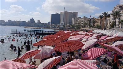 الإسكندرية ترفع شعار «كامل العدد».. إشغال الشواطئ 100% واستقبال 1.25 مليون مصطاف