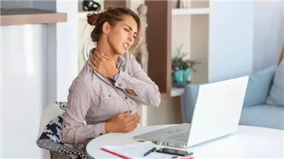 من الرقبة إلى العينين.. آثار صحية خفية يسببها الإفراط في استخدام الموبايل