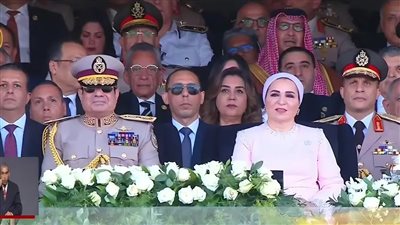 الرئيس السيسي يوقع وثيقة افتتاح مقر القيادة الاستراتيجية ويرفع علم القوات المسلحة 