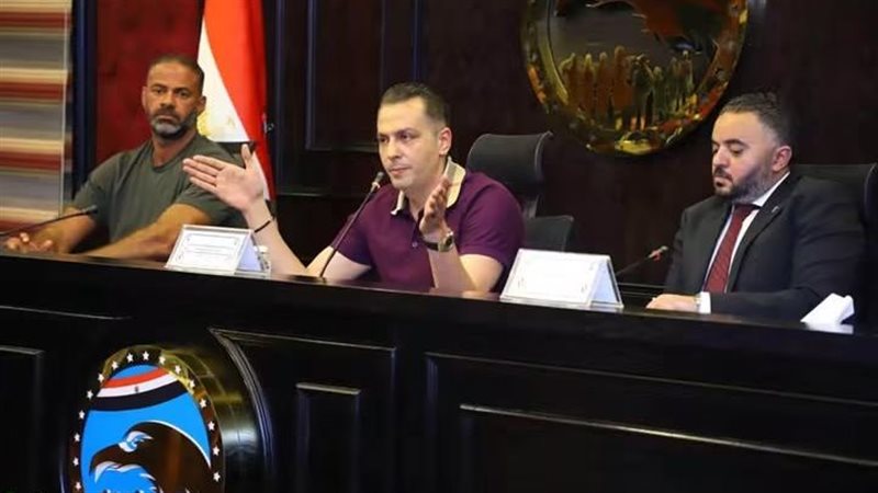 خلال الاجتماع 
