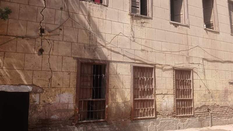 المنزل المنهار