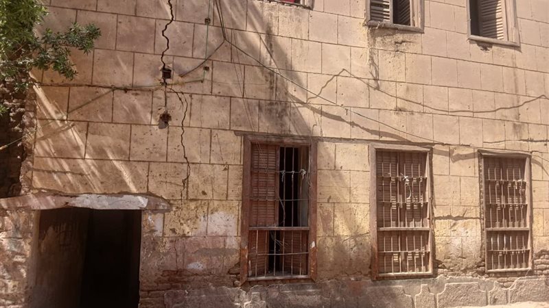 المنزل المنهار من