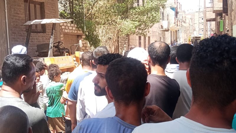 انهيار منزل على عمال